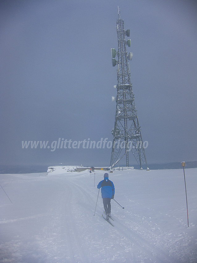 På toppen av Ålfjell (1137 moh) ved Vaset i tynn dis.